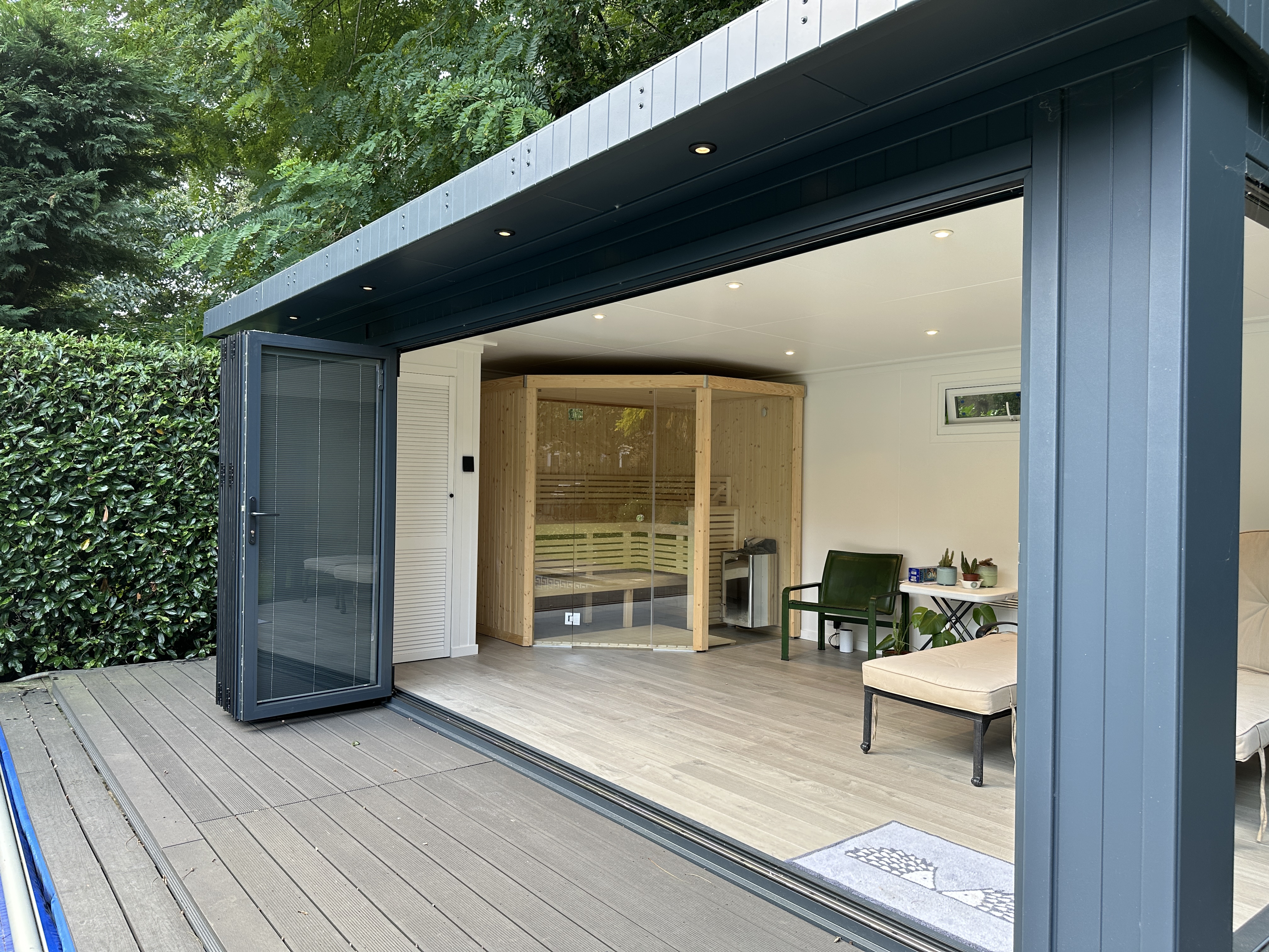 Poolside garden room with sauna 